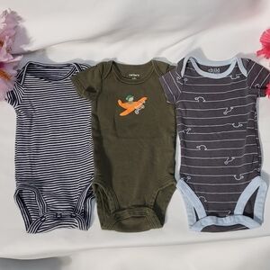 Carter's Baby Boy Newborn 3pc Bodysuit/Onesie Bundle EUC